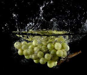 Weintrauben in Wasser - Wein-Wellness