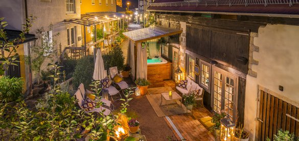 Wellnessbereich mit Whirlpool